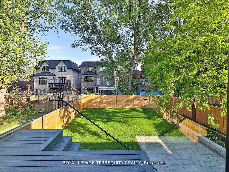 741 Woburn Ave — Photo 45