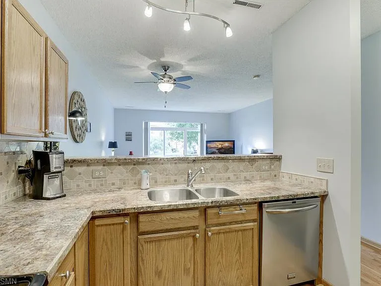 651 Providence Dr — Photo 5