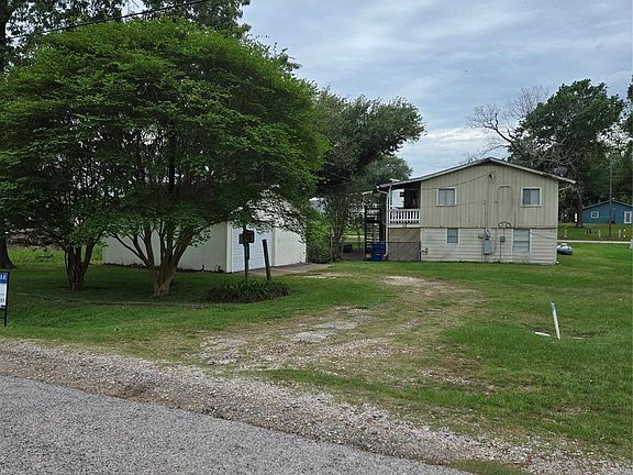 3rd image of 212 Water Ridge Dr