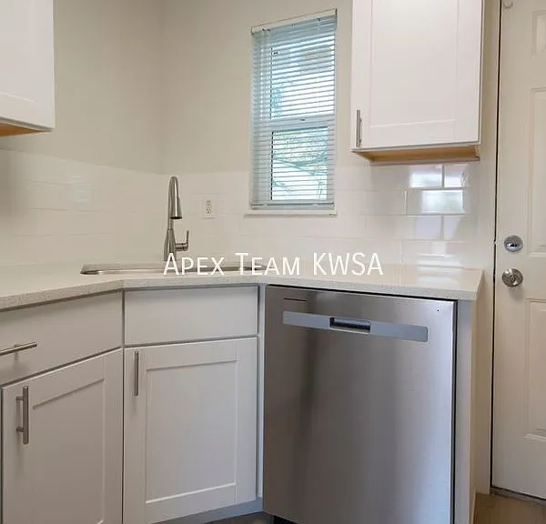 2627 E Grant Rd #8 — Photo 8