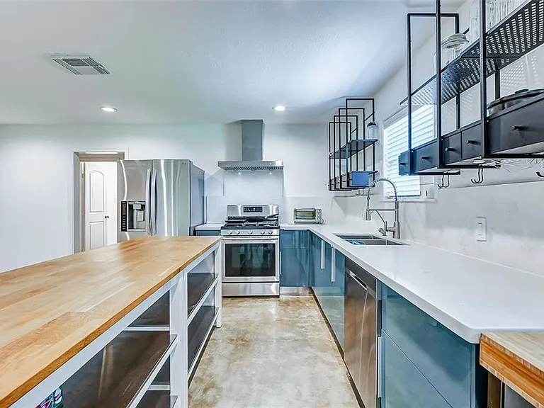 1202 Shadeland Dr — Photo 10