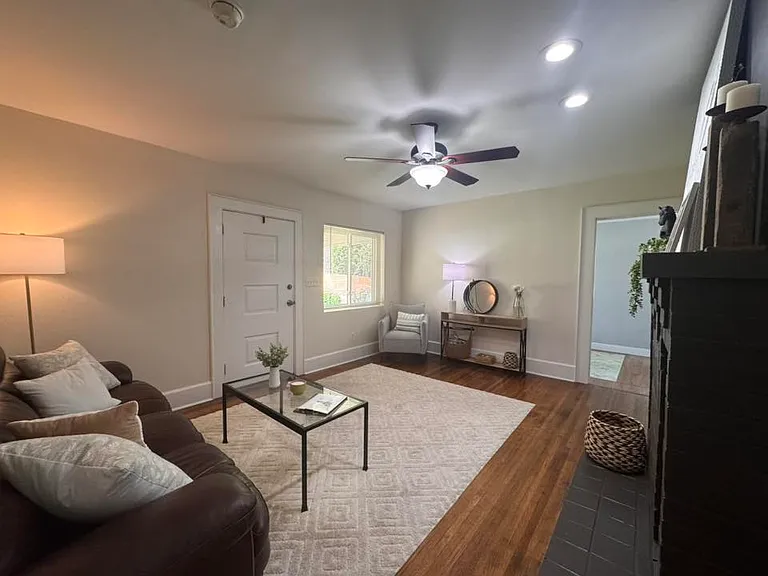 408 Broughton St — Photo 24