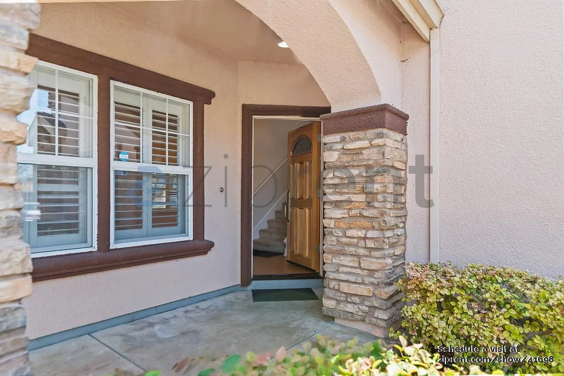 4 bed, 2.5 bath, 1836 sqft, $4,250 — Photo 3