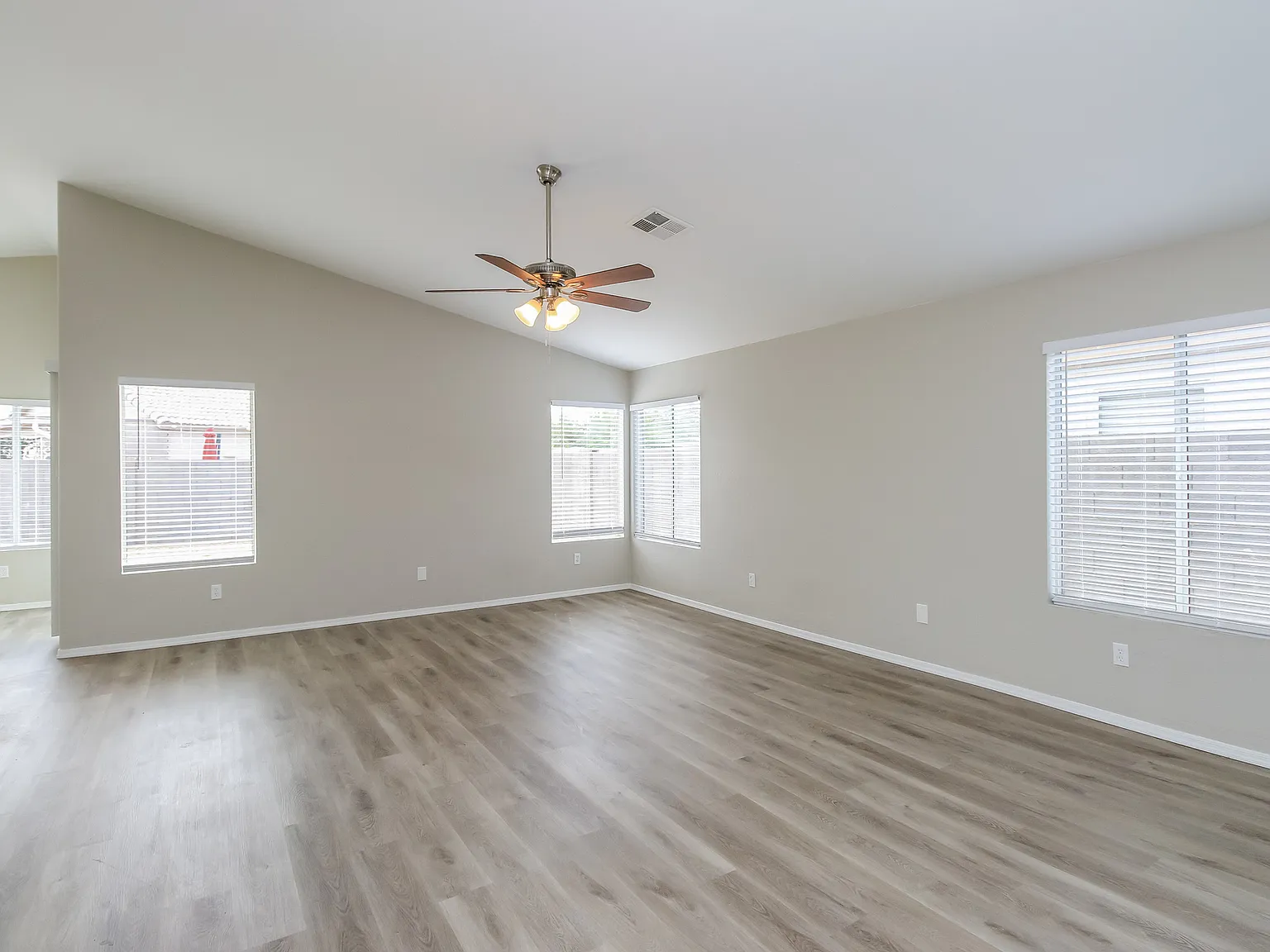 3 bed, 1488 sqft, $2,200 — Photo 4