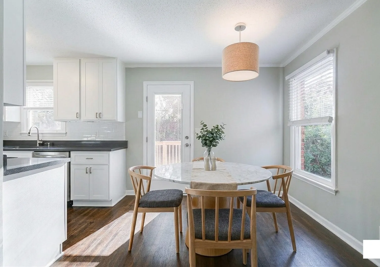 Beautifully Renovated Two Bedroom Duplex Close to Downtown! — Photo 2