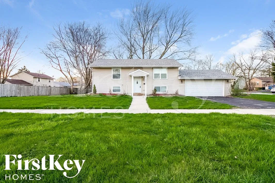 4 bed, 2.0 bath, 1900 sqft, $3,050 — Photo 1