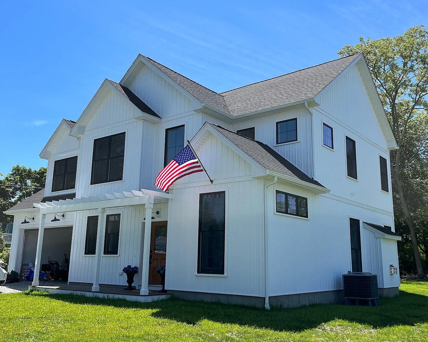 4 bed, 2.5 bath, 2550 sqft, $4,300 — Photo 1