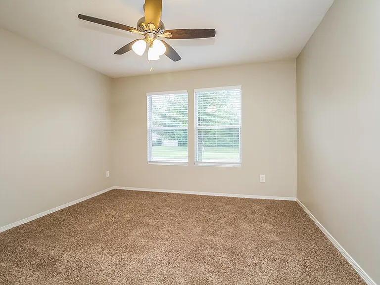 2776 Sutherland Dr — Photo 11