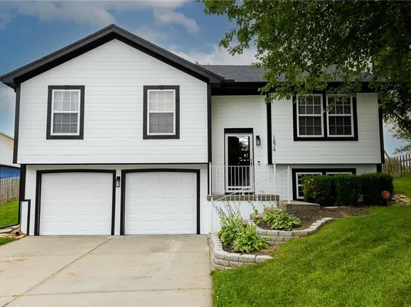 1874 Quail Ridge Dr, Liberty, MO 64068