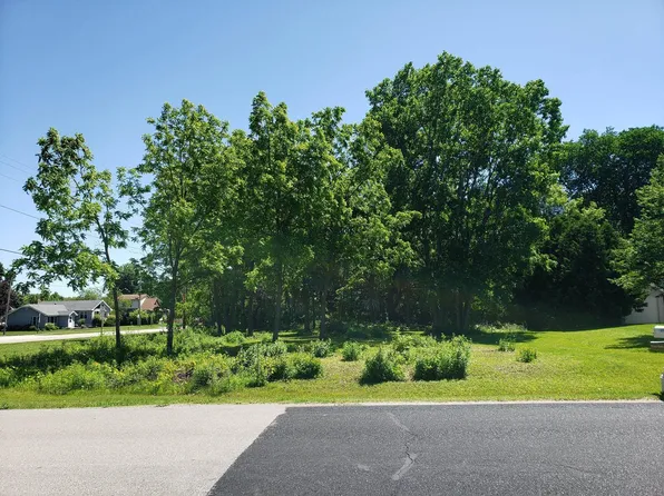 Omro Rd #1, Oshkosh, WI 54904