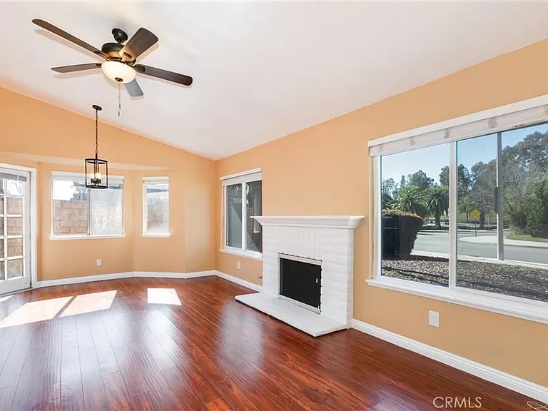 1044 Cogburn Ln — Photo 4