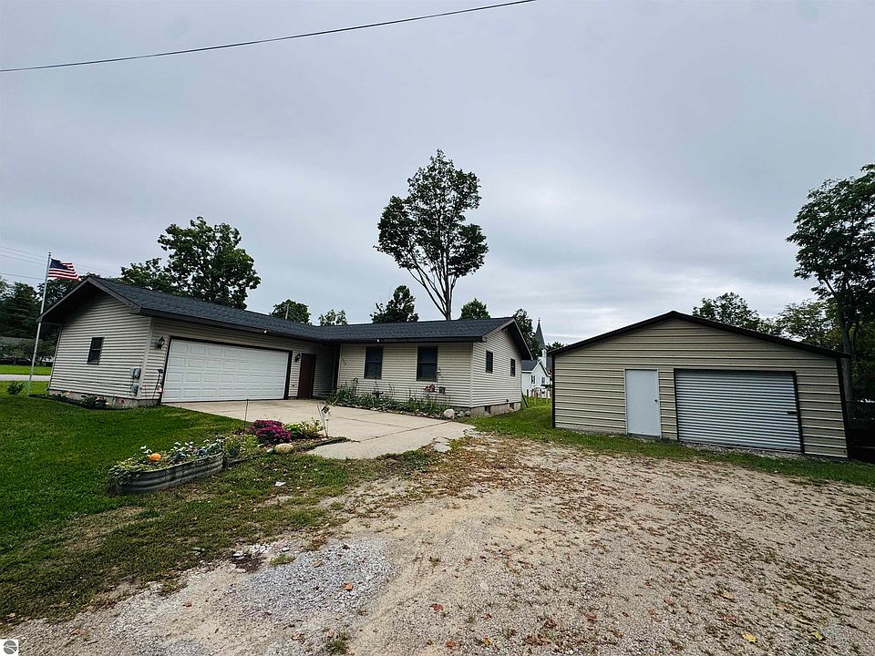 1st image of 405 Pine St