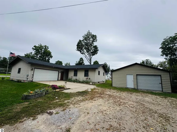 405 Pine St, Luther, MI 49656