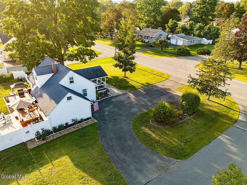 5th image of 22 Pine Road