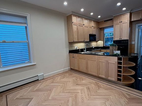 5th image of 5262 68th St