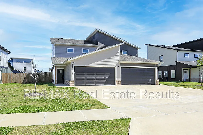 Building Photo - 1508 Poigai Way #2