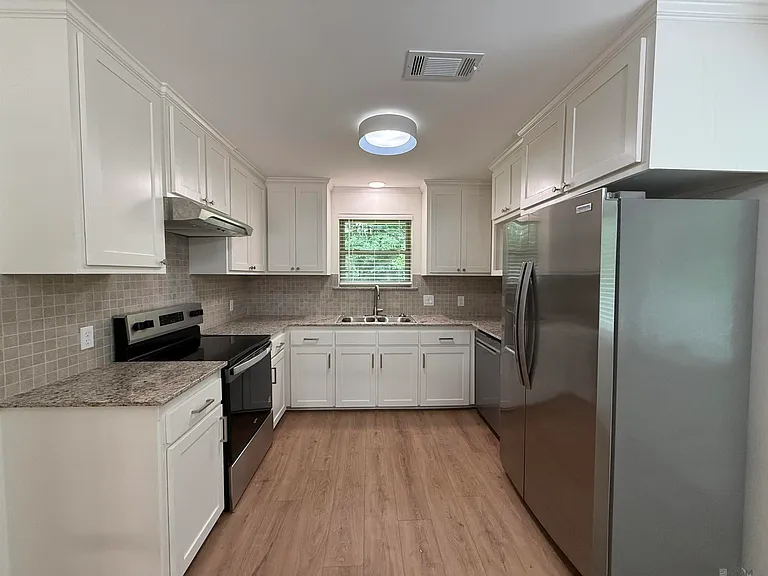 8763 Sharlane Dr — Photo 2