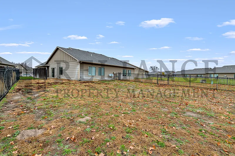 3 bed, 2.0 bath, 1092 sqft, $1,475 — Photo 4
