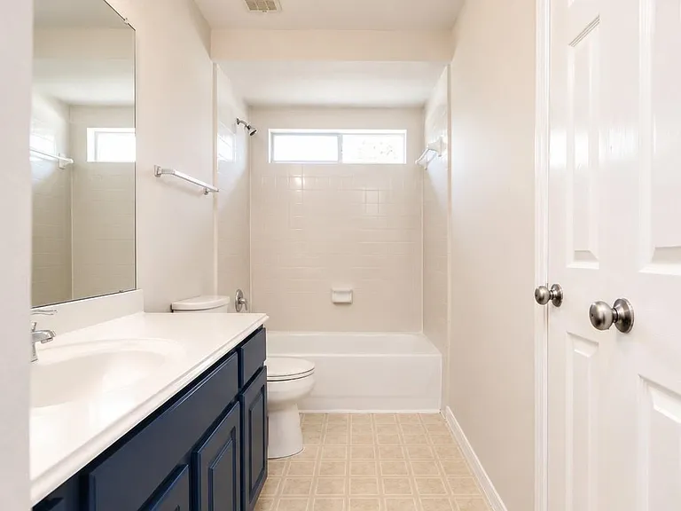 1815 Granite Field Ln — Photo 32