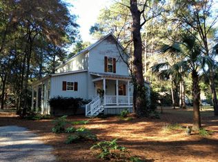 11 E River Dr, Beaufort, SC 29907