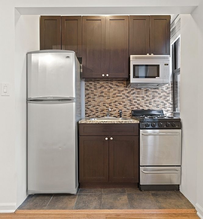 1st image of 220 W 24th St APT 1B