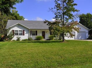 1022 N Market Ave, Bolivar, MO 65613