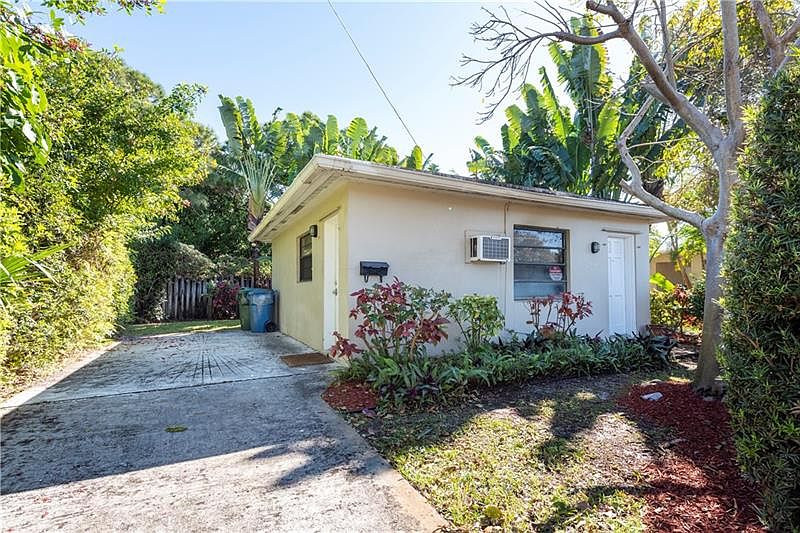 1st image of 3340 NE 6th Ave #1