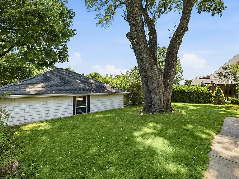 1415 Park Ave — Photo 24