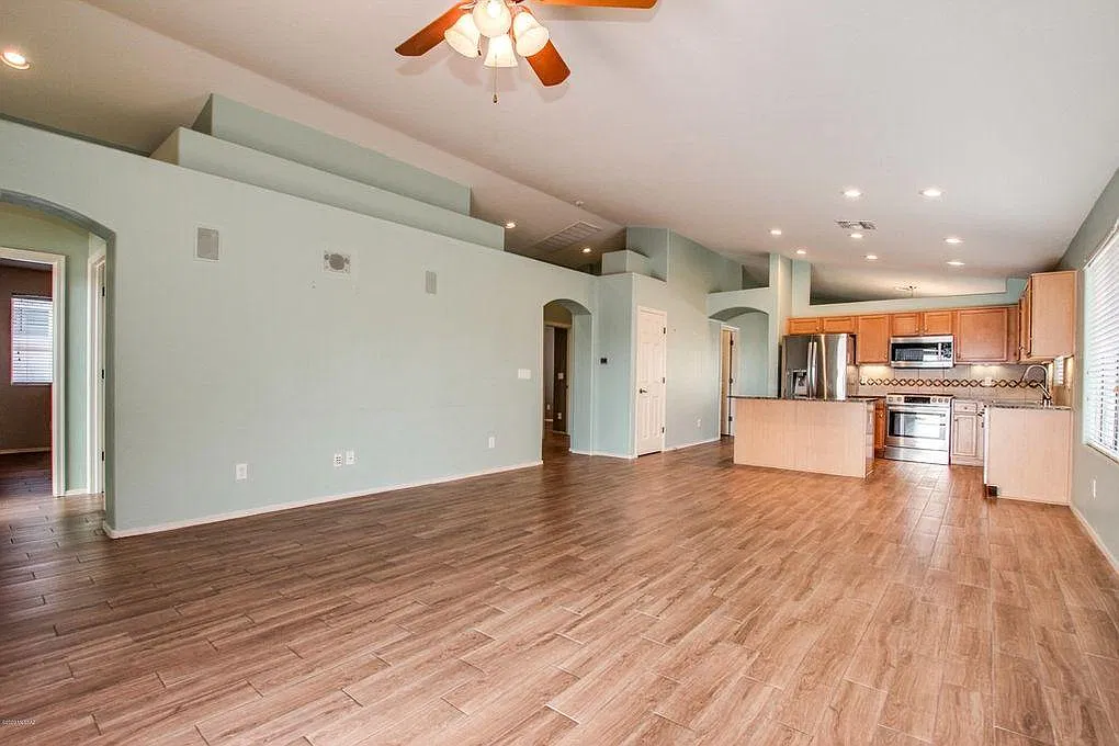 4 bed, 1873 sqft, $1,975 — Photo 3