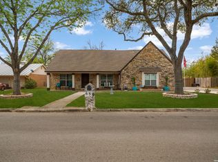 450 Spaceway Dr, Windcrest, TX 78239