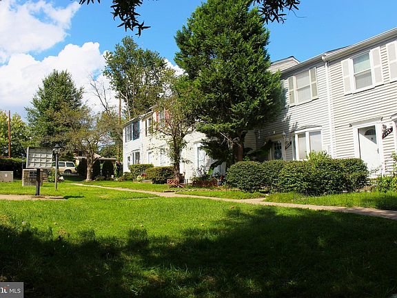 2nd image of 2055 S Lincoln St