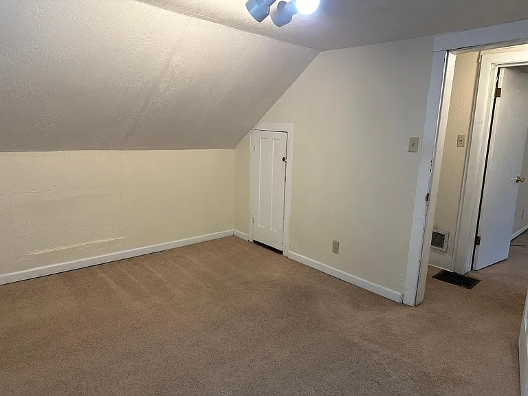 415 S High St — Photo 12