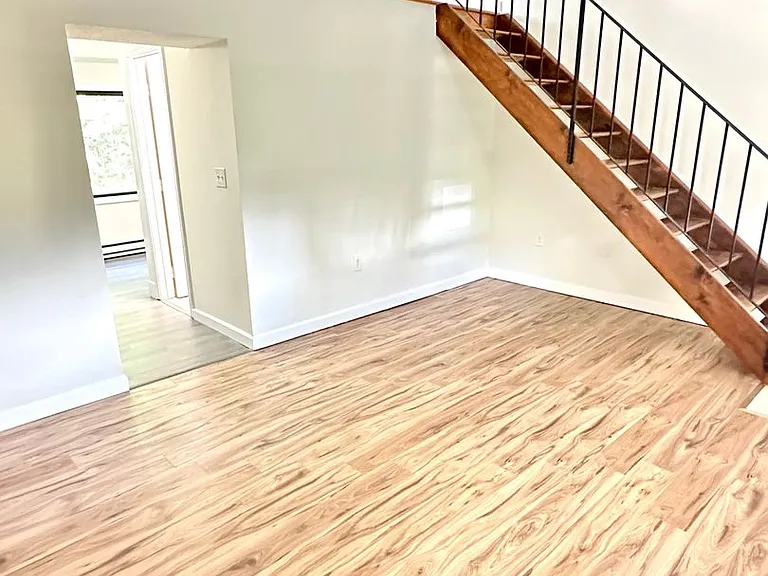 17 Farmington Ave — Photo 4
