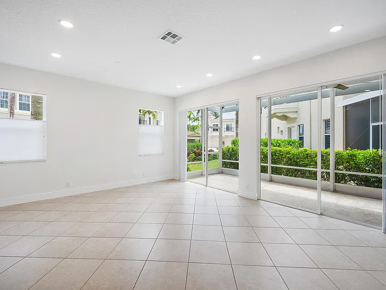 601 Resort Ln — Photo 8