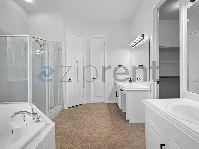 4509 Brittany Dr — Photo 35