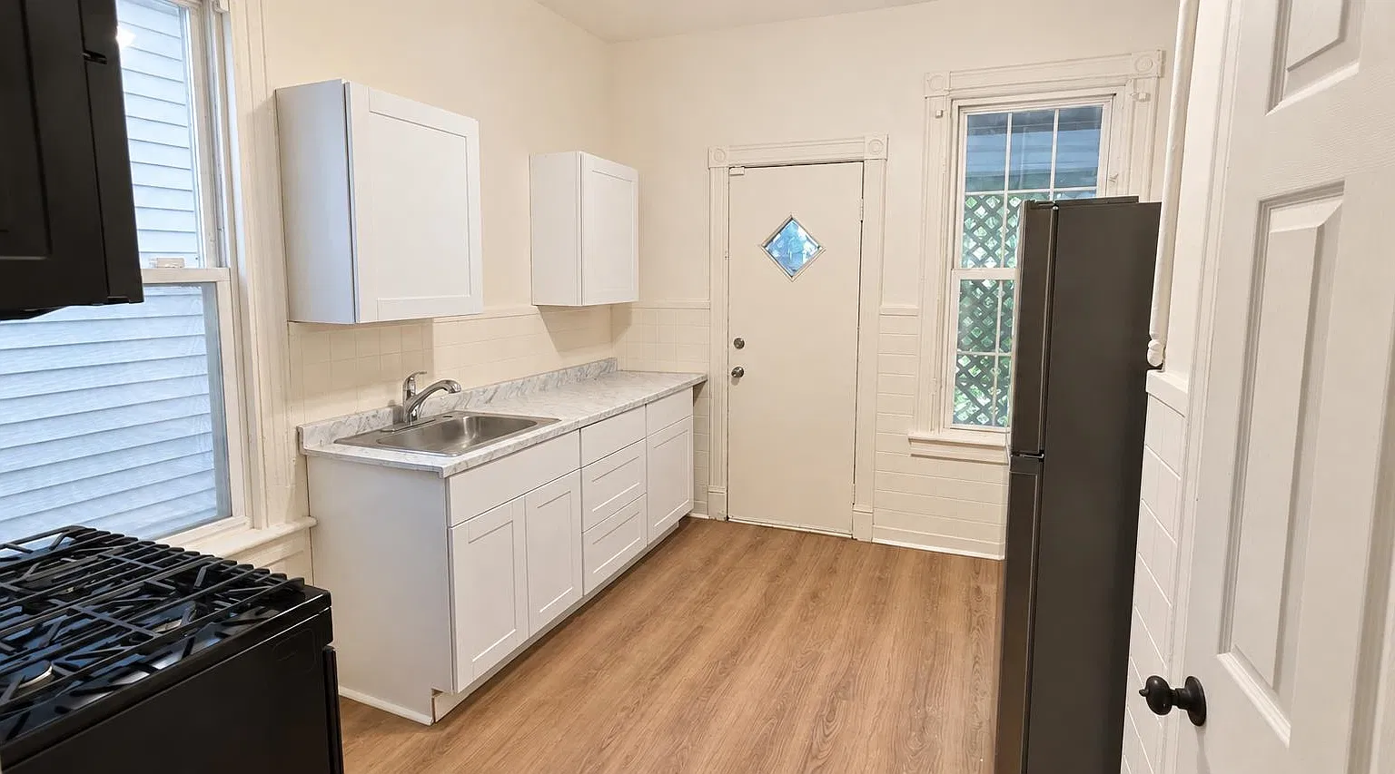 3 bed, 1.0 bath, $2,500 — Photo 2