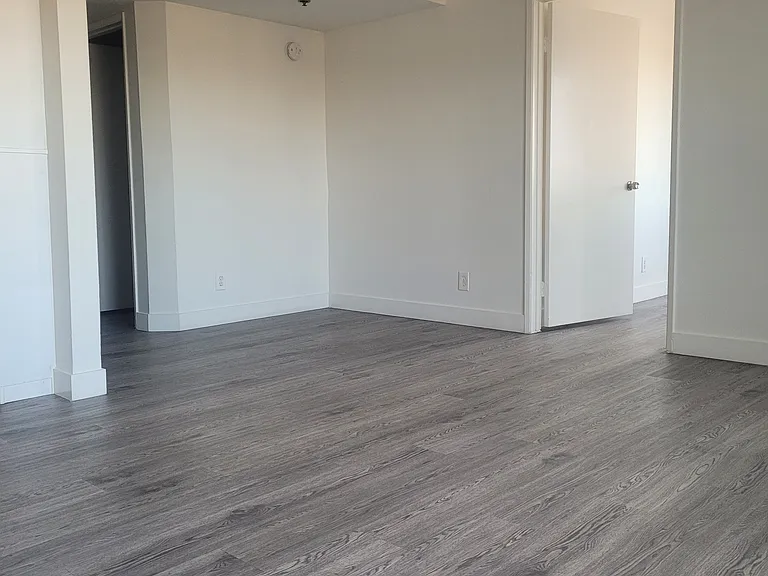 165 N Hoover St — Photo 113