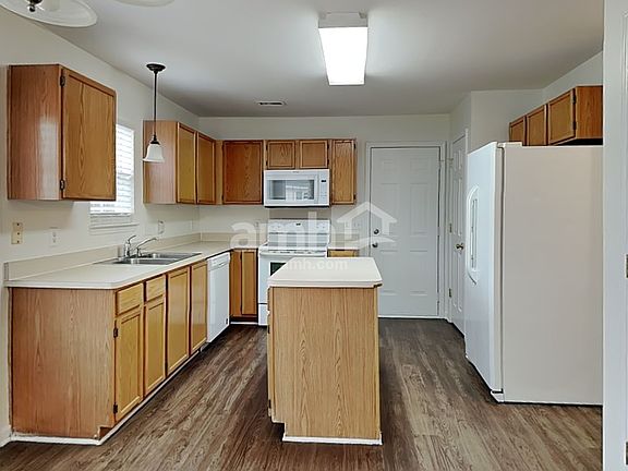 3rd image of 1009 Enderbury Dr