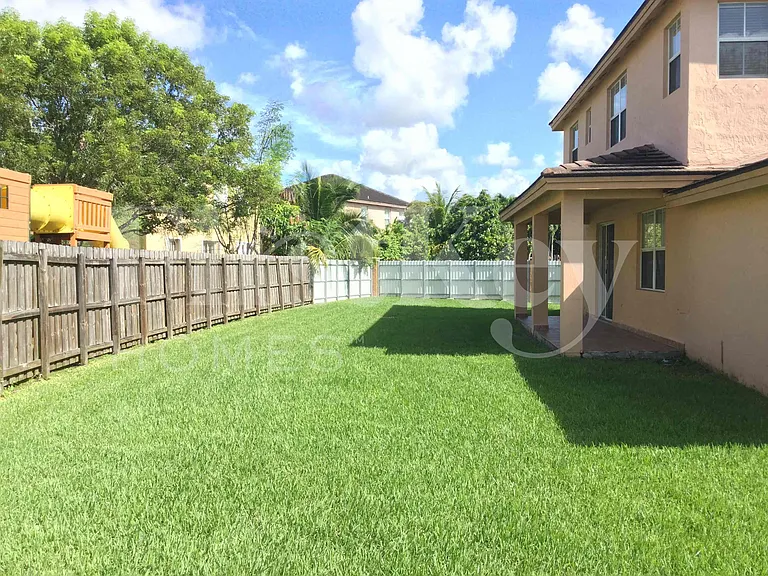 20365 SW 129 Avenue Dr — Photo 2