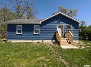 711 3rd St, Silvis, IL 61282