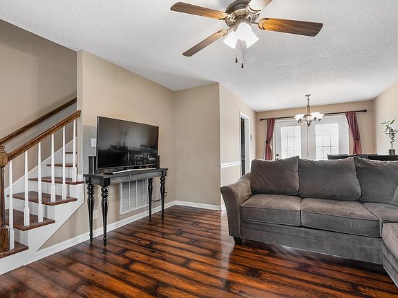 5th image of 330 Yankee Dr