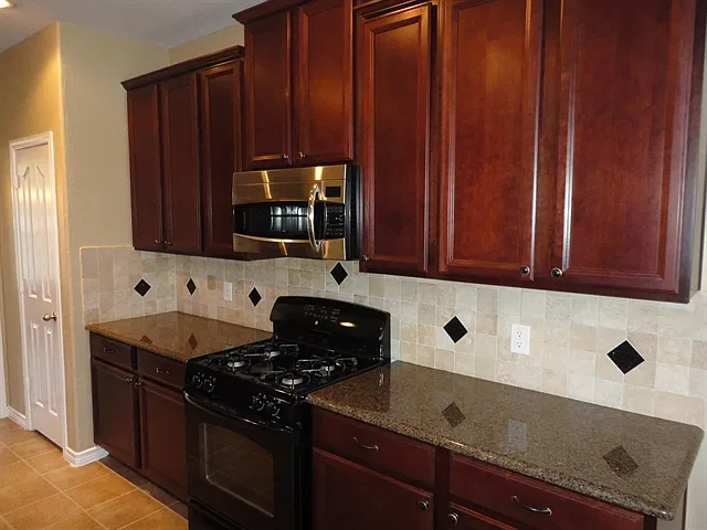 4 bed, 3.5 bath, 3569 sqft, $3,565 — Photo 2