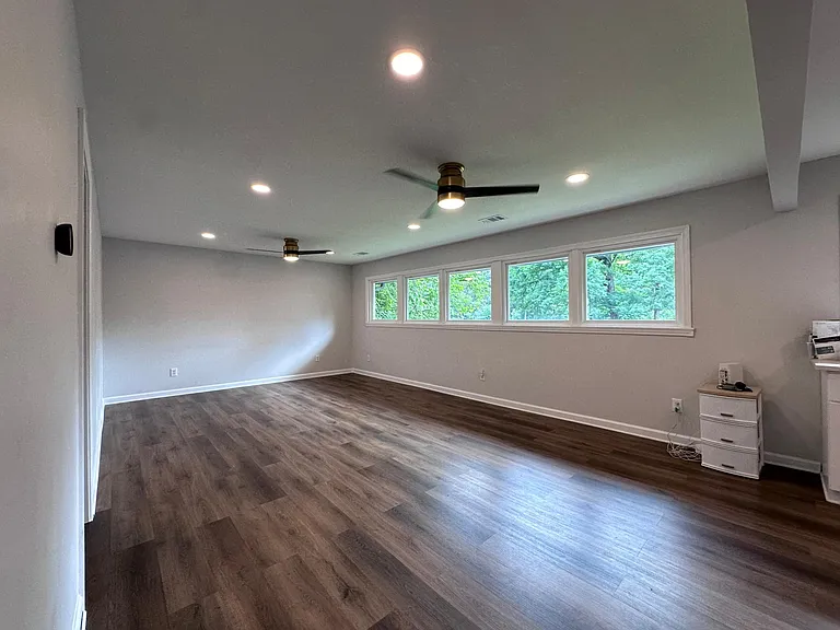 2147 Arlington Ave NE — Photo 6