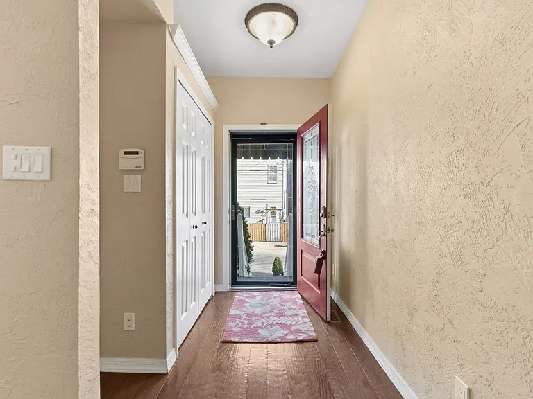 3220 Mary St — Photo 4