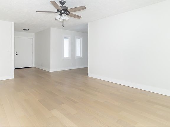 3rd image of 1127 Hickory Ln