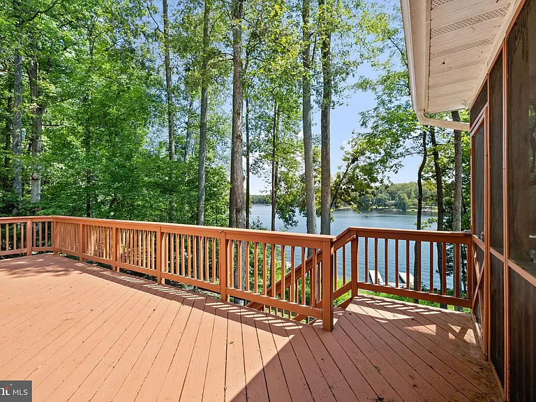 686 Lake Caroline Dr — Photo 32