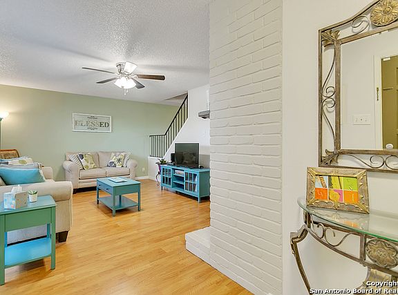 3rd image of 10903 Crown Park