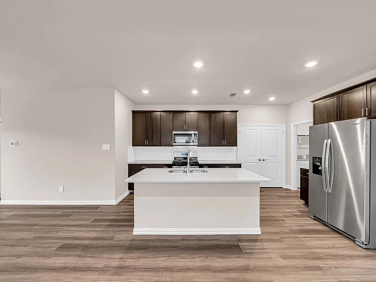 504 Weller Rd — Photo 7