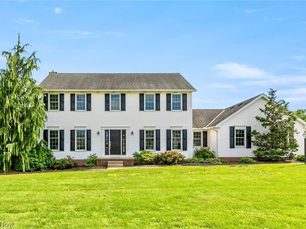 906 Southmoor Cir NE, Canton, OH 44721