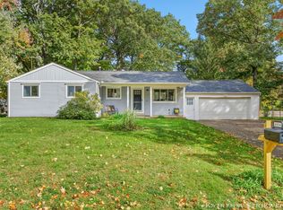 4554 Bekinshire Dr NW, Comstock Park, MI 49321